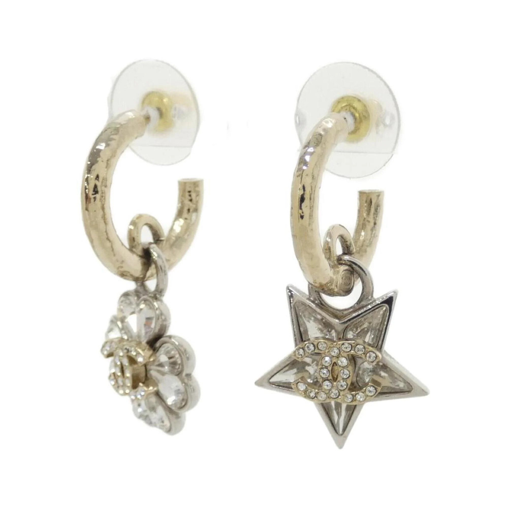 CHANEL White Earrings - Picture 2 of 3